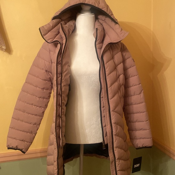 DKNY WOMEN’S BIB FRONT LIGHT WEIGHT PUFFER COAT NWT - Picture 4 of 16